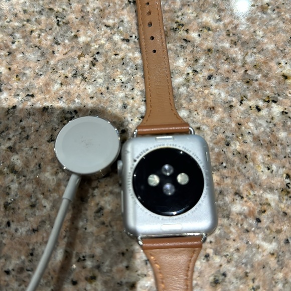 Apple Watch with battery and three watchbands 7000 series locked - Picture 2 of 3